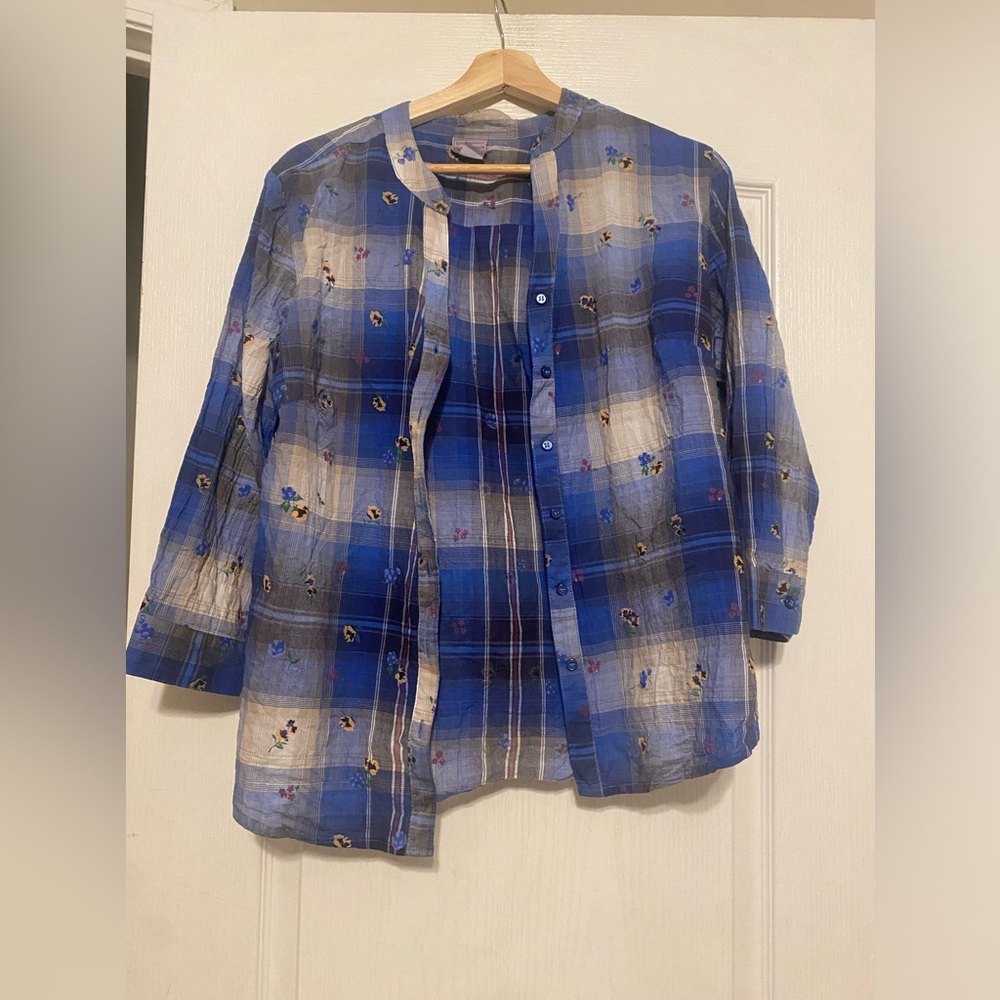 Laura Scott 3/4 Sleeve Size M Flannel Button Up W/floral Pattern